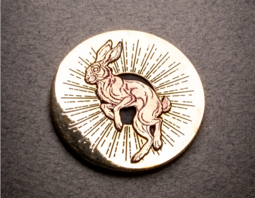 Ball marker with a Hare on it
