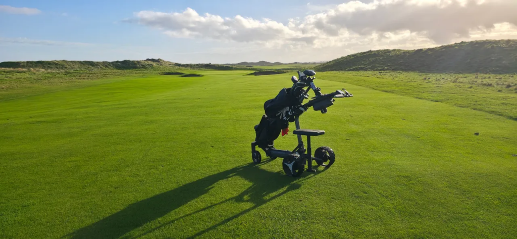 Axglo e5 golf trolley in fairway